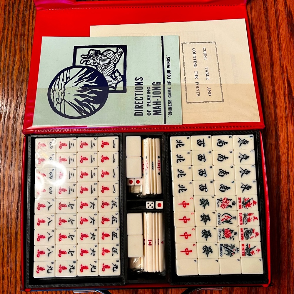 Vintage mah jong set